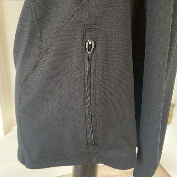 Under armor all season  pull over - Picture 5 of 9